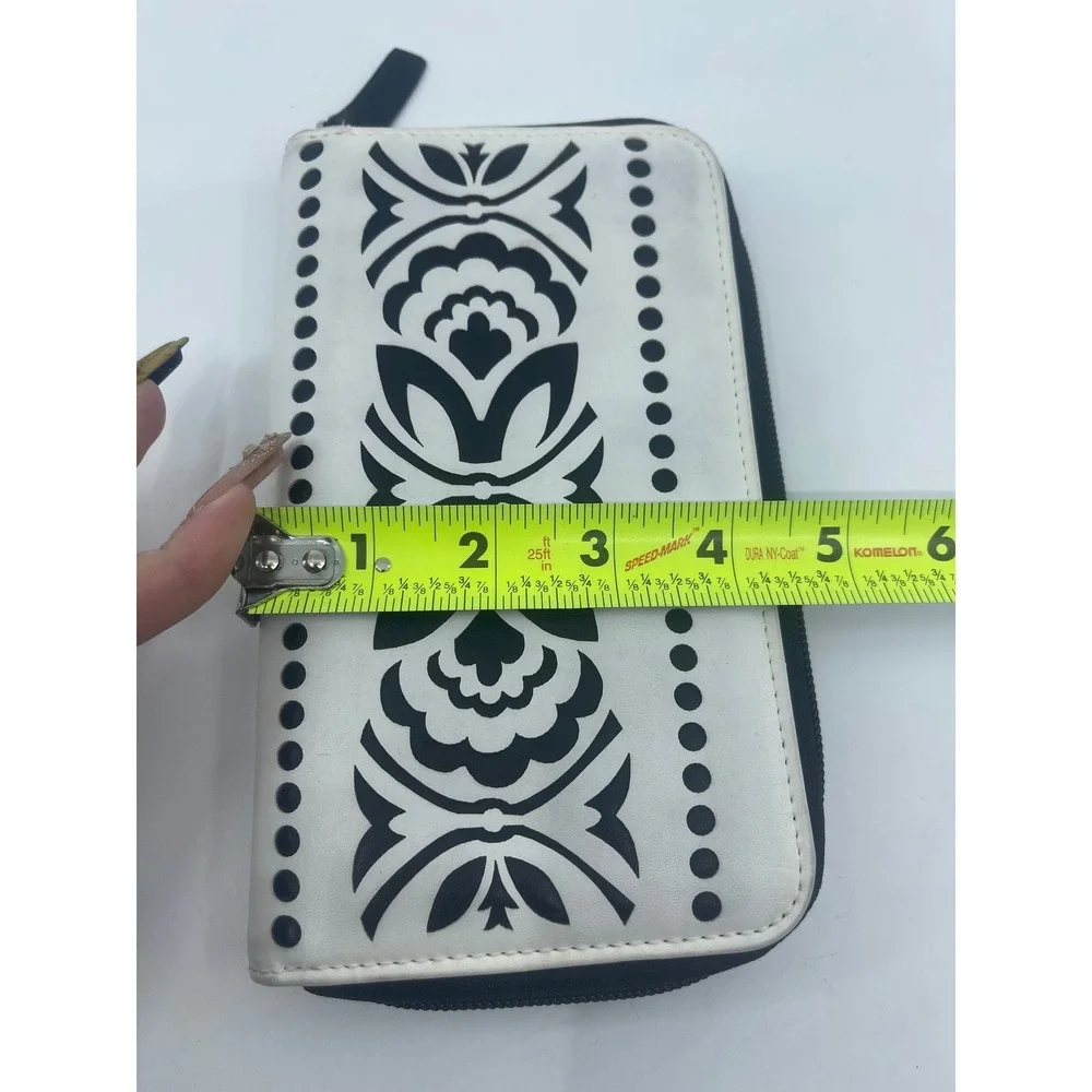Vera Bradley Zip Around Wallet Black‎ White Floral Pattern Faux Leather 4x8" - Picture 10 of 10
